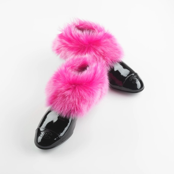CHANEL Patent Shearling Lambskin Cap Toe Short Boots in 
Black/Pink - Picture 1 of 9